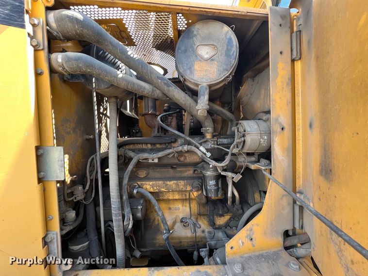 image for item JQ9042 2001 John Deere 670CH  motor grader