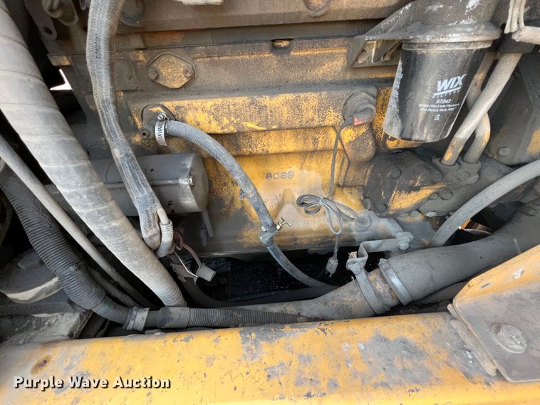 image for item JQ9042 2001 John Deere 670CH  motor grader