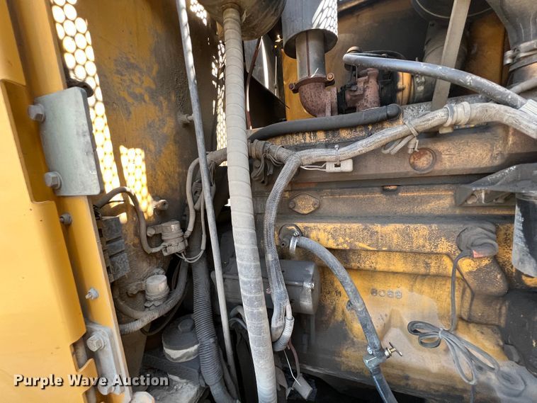 image for item JQ9042 2001 John Deere 670CH  motor grader