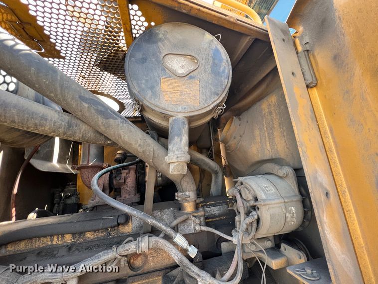 image for item JQ9042 2001 John Deere 670CH  motor grader