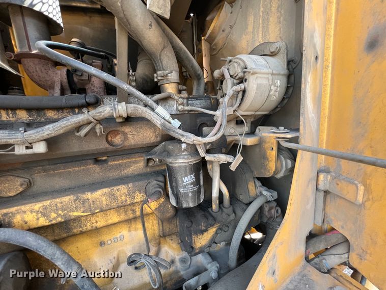 image for item JQ9042 2001 John Deere 670CH  motor grader