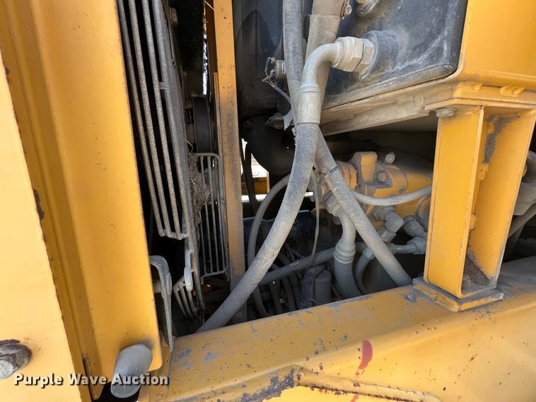 image for item JQ9042 2001 John Deere 670CH  motor grader