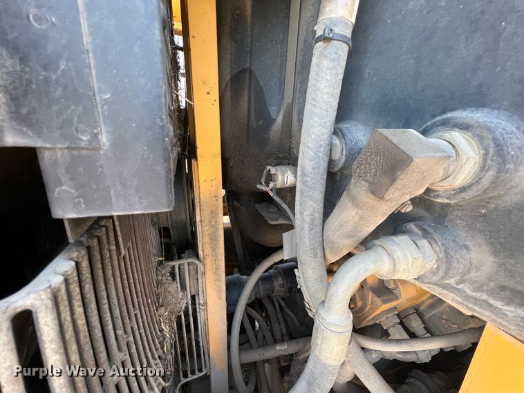 image for item JQ9042 2001 John Deere 670CH  motor grader