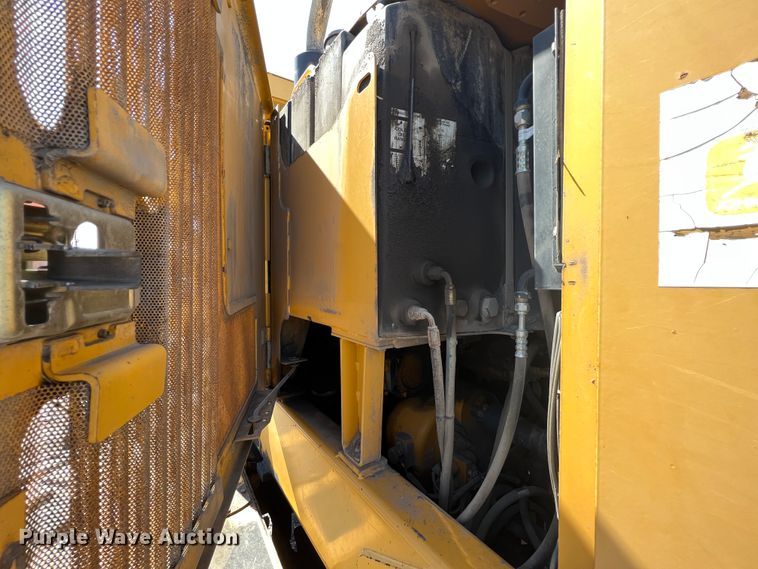 image for item JQ9042 2001 John Deere 670CH  motor grader