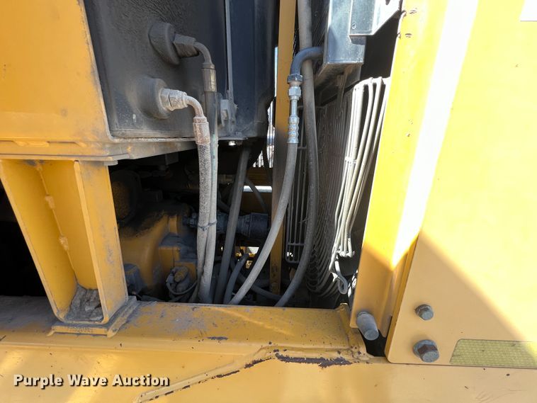 image for item JQ9042 2001 John Deere 670CH  motor grader