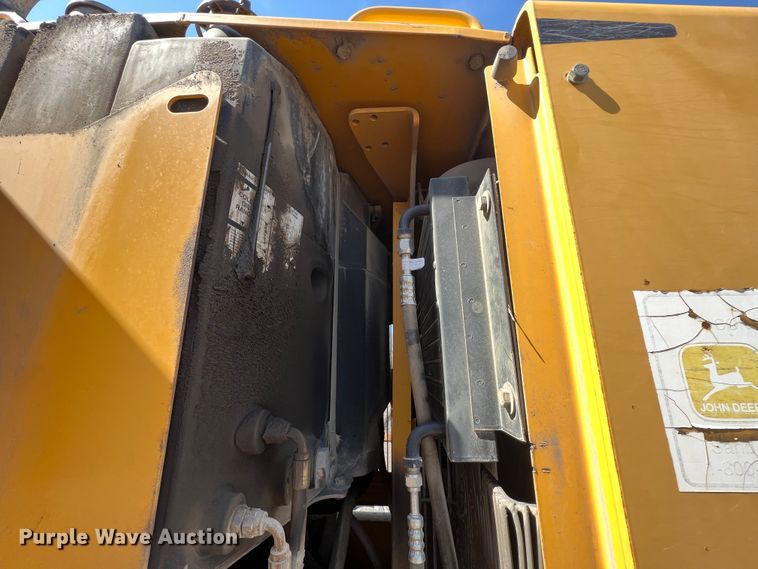 image for item JQ9042 2001 John Deere 670CH  motor grader