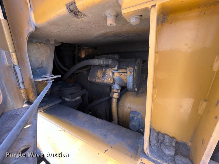 image for item JQ9042 2001 John Deere 670CH  motor grader