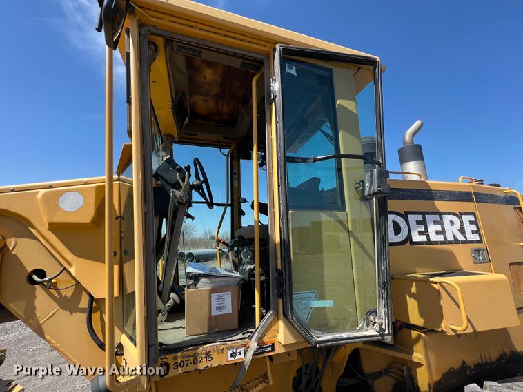 image for item JQ9042 2001 John Deere 670CH  motor grader