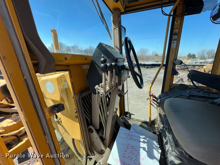 image for item JQ9042 2001 John Deere 670CH  motor grader