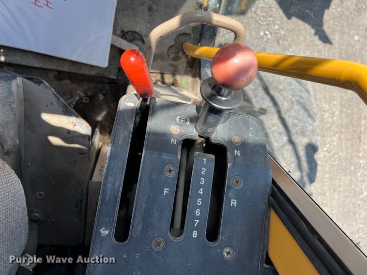 image for item JQ9042 2001 John Deere 670CH  motor grader