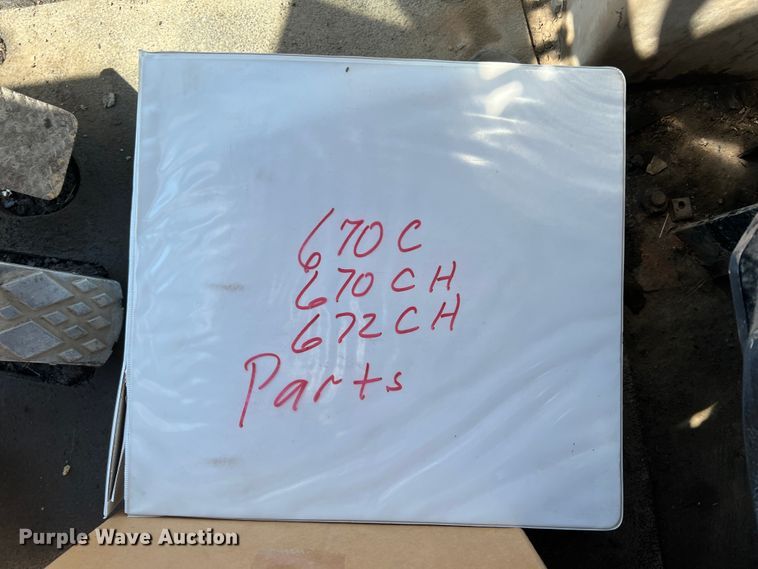 image for item JQ9042 2001 John Deere 670CH  motor grader