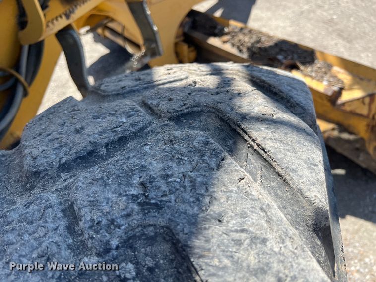 image for item JQ9042 2001 John Deere 670CH  motor grader