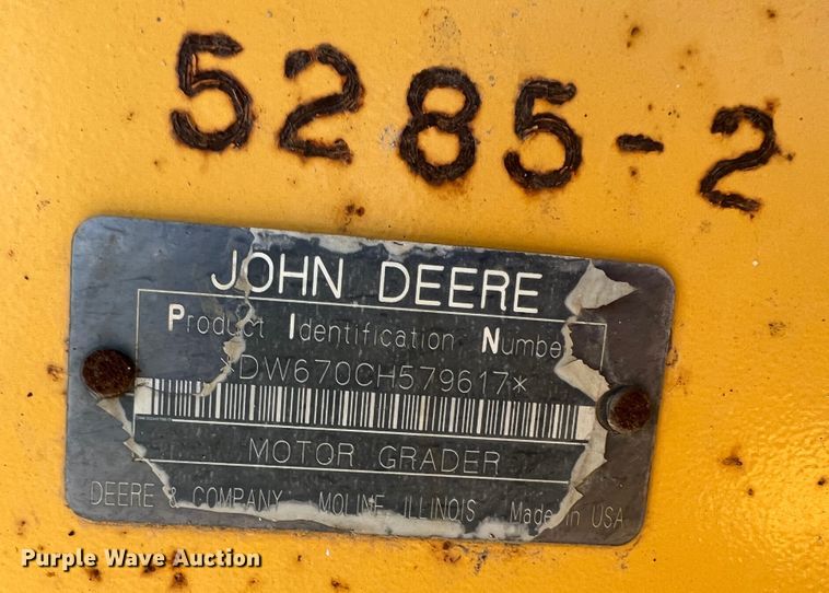 image for item JQ9042 2001 John Deere 670CH  motor grader