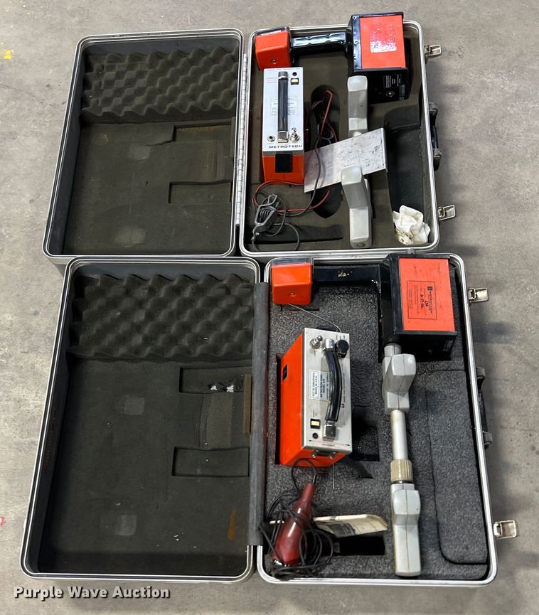 image for item KG9852 (2) Metrotech 810 line locators