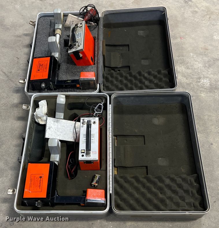 image for item KG9852 (2) Metrotech 810 line locators