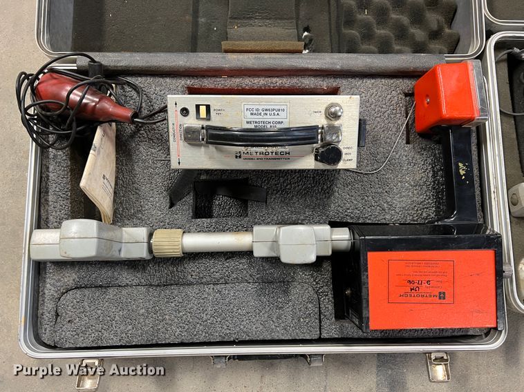 image for item KG9852 (2) Metrotech 810 line locators