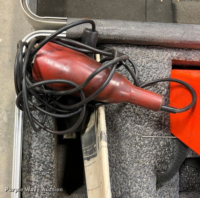 image for item KG9852 (2) Metrotech 810 line locators