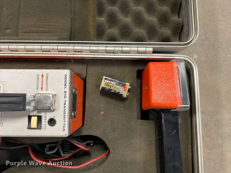 image for item KG9852 (2) Metrotech 810 line locators