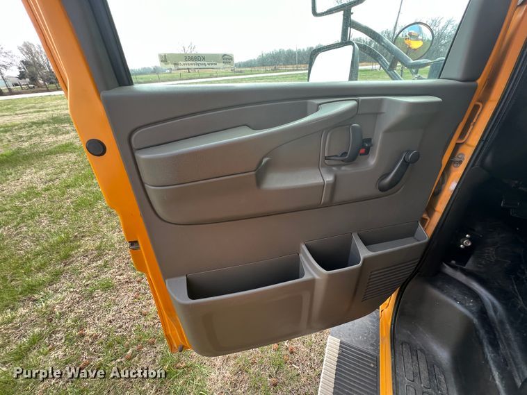 image for item KG9865 2012 GMC Savana  school bus
