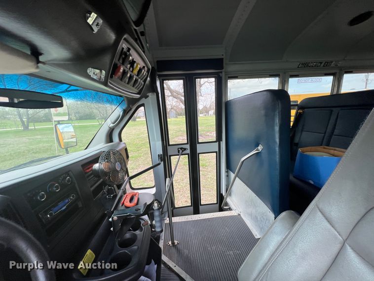 image for item KG9865 2012 GMC Savana  school bus