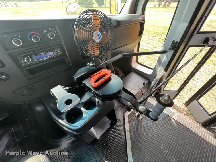 image for item KG9865 2012 GMC Savana  school bus