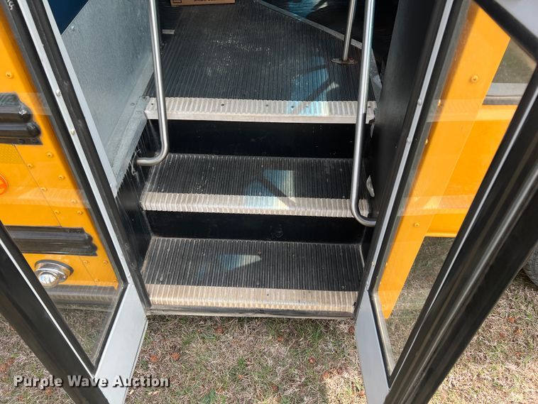 image for item KG9865 2012 GMC Savana  school bus