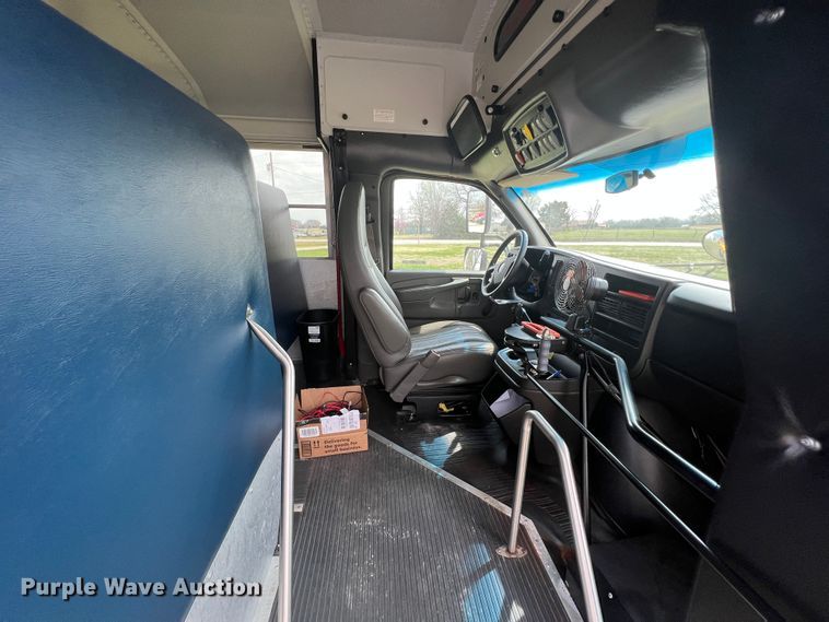 image for item KG9865 2012 GMC Savana  school bus