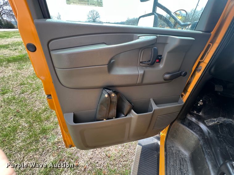image for item KG9866 2012 GMC Savana  school bus