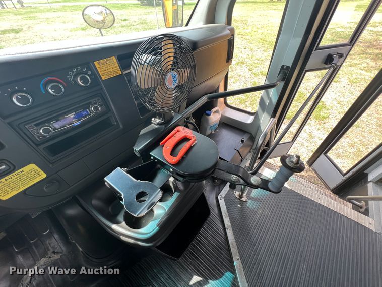 image for item KG9866 2012 GMC Savana  school bus