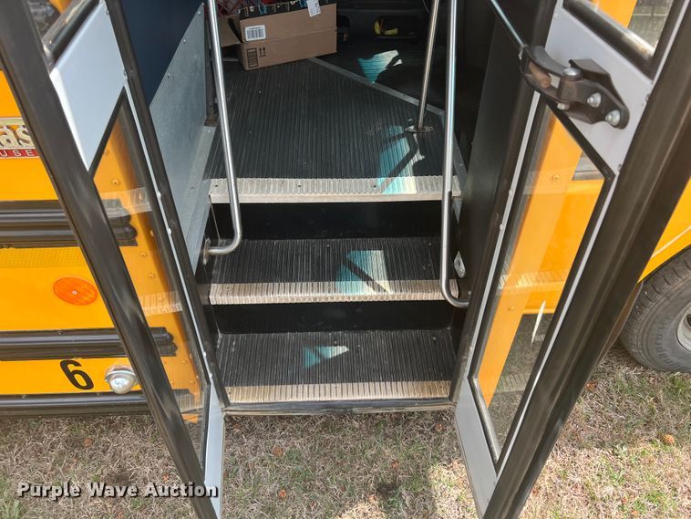 image for item KG9866 2012 GMC Savana  school bus