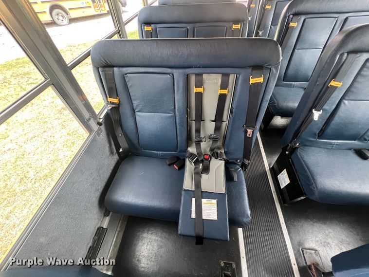 image for item KG9866 2012 GMC Savana  school bus
