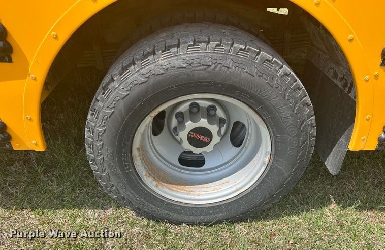 image for item KG9866 2012 GMC Savana  school bus