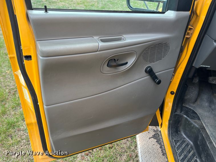 image for item KG9867 2005 Ford E450  school bus