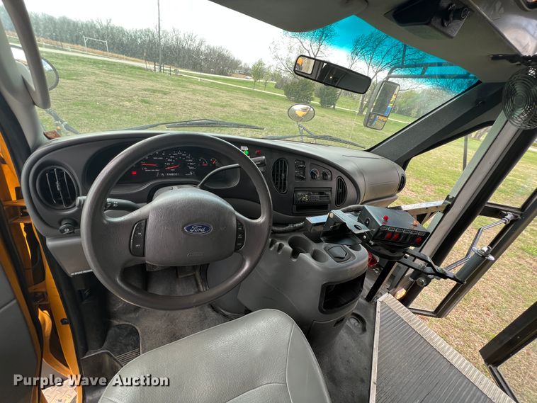 image for item KG9867 2005 Ford E450  school bus