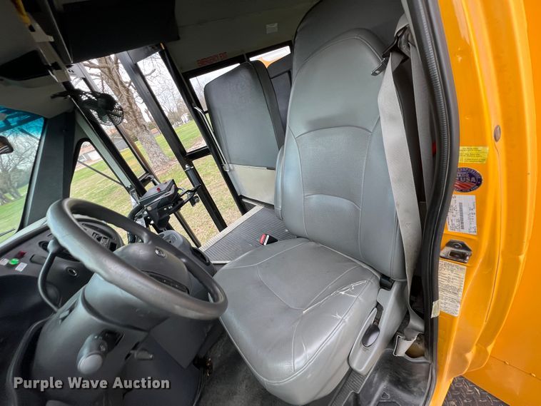 image for item KG9867 2005 Ford E450  school bus