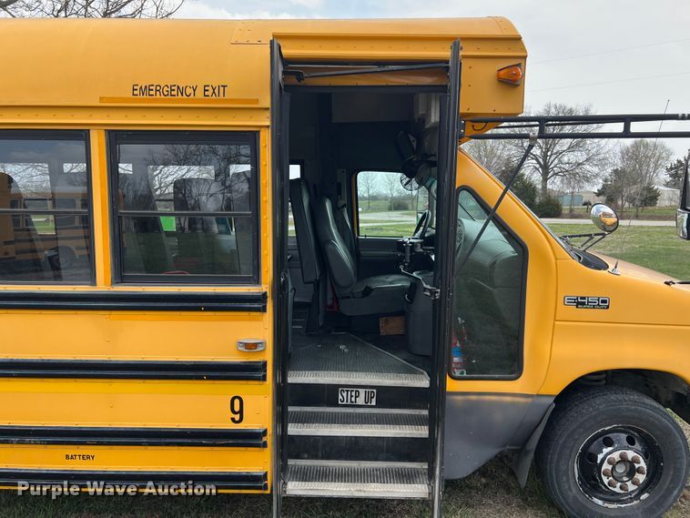 image for item KG9867 2005 Ford E450  school bus