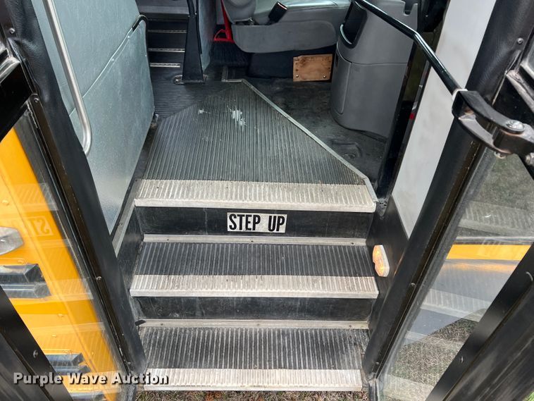 image for item KG9867 2005 Ford E450  school bus