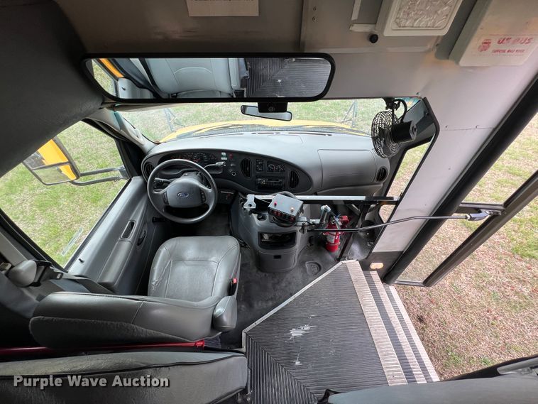 image for item KG9867 2005 Ford E450  school bus