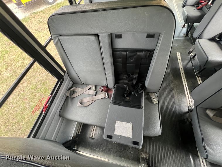 image for item KG9867 2005 Ford E450  school bus