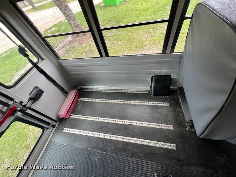 image for item KG9867 2005 Ford E450  school bus