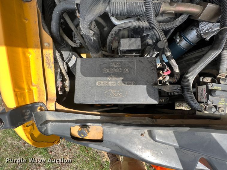 image for item KG9867 2005 Ford E450  school bus