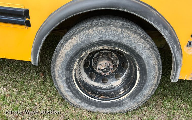 image for item KG9867 2005 Ford E450  school bus