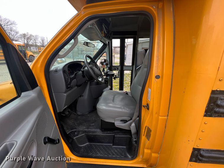 image for item KG9868 2007 Ford E450  school bus