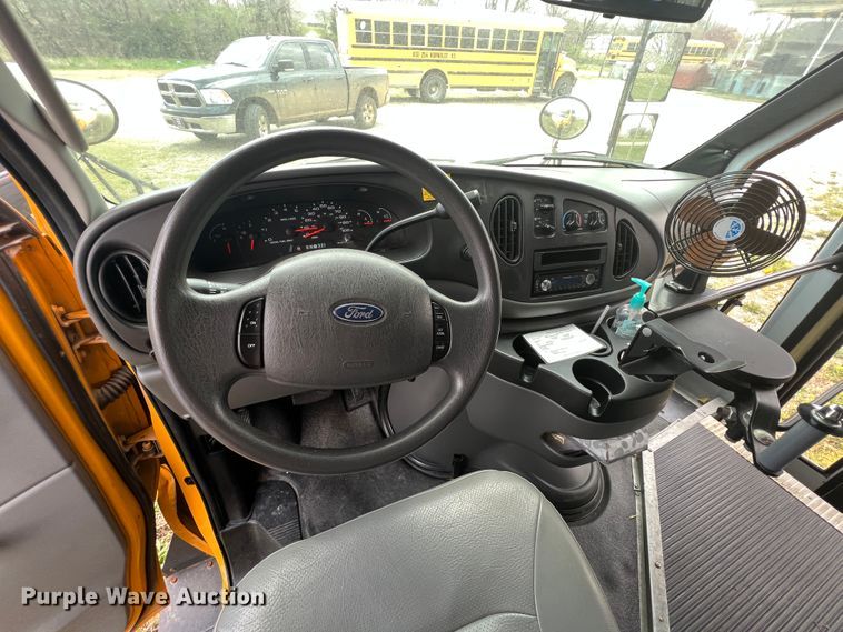 image for item KG9868 2007 Ford E450  school bus