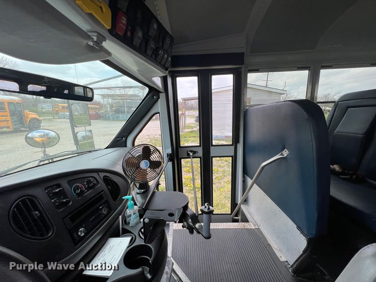 image for item KG9868 2007 Ford E450  school bus