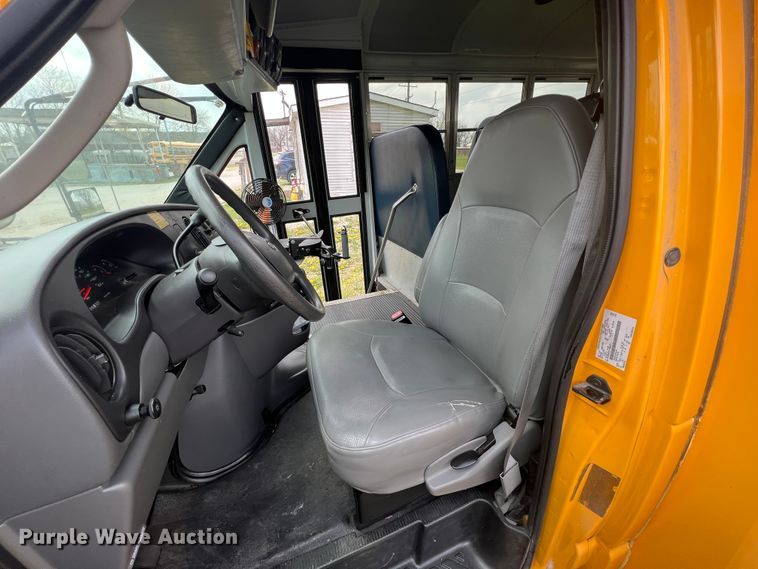 image for item KG9868 2007 Ford E450  school bus