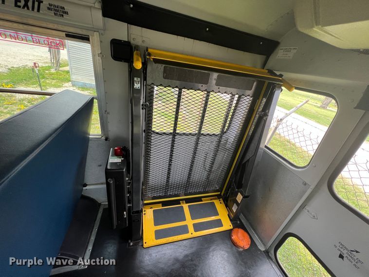 image for item KG9868 2007 Ford E450  school bus