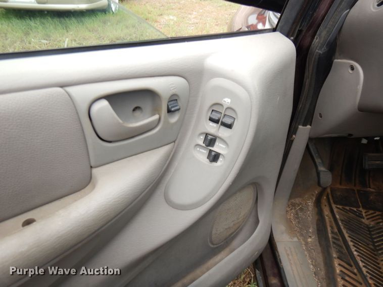 image for item KM9523 2003 Dodge Caravan Sport  SUV