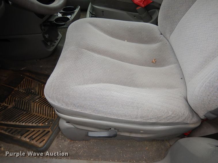 image for item KM9523 2003 Dodge Caravan Sport  SUV