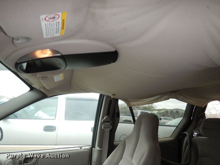 image for item KM9523 2003 Dodge Caravan Sport  SUV